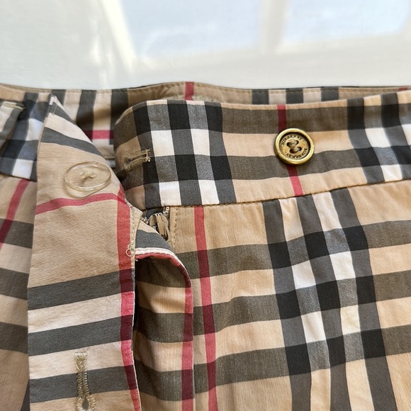 Burberry summer shorts. - Picture 5 of 7